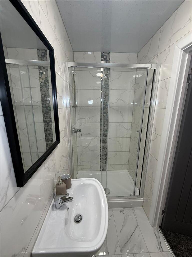 1 bedroom house share for rent