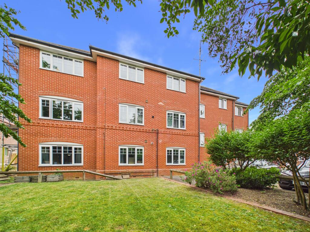 Main image of property: Ashdene Gardens, Reading, RG30