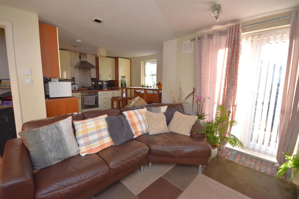 Millfield, Neston photo 4