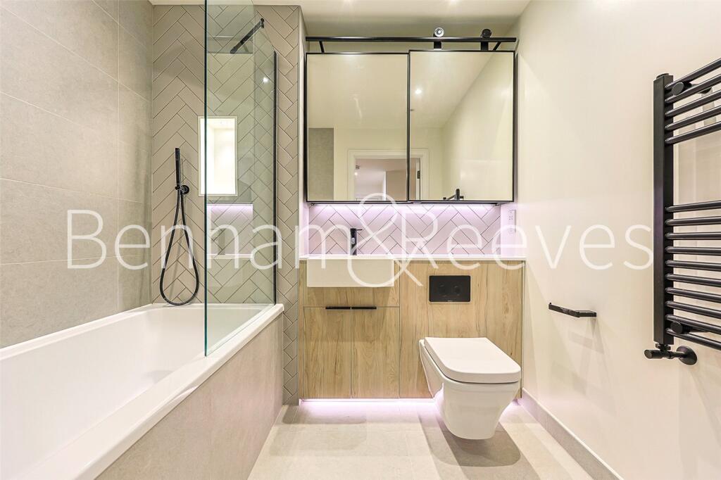 Apartment in Southall - View 4