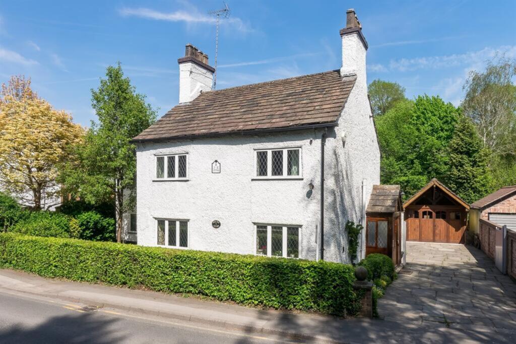 Main image of property: 3 Macclesfield Road, Prestbury, SK10