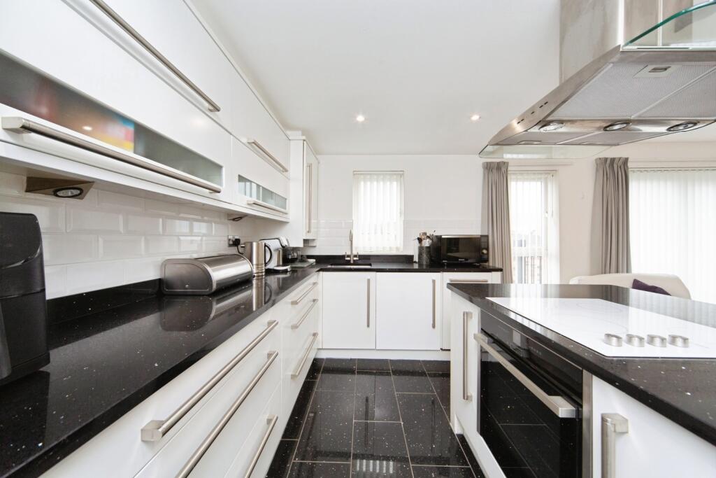Apartment in Liverpool - More