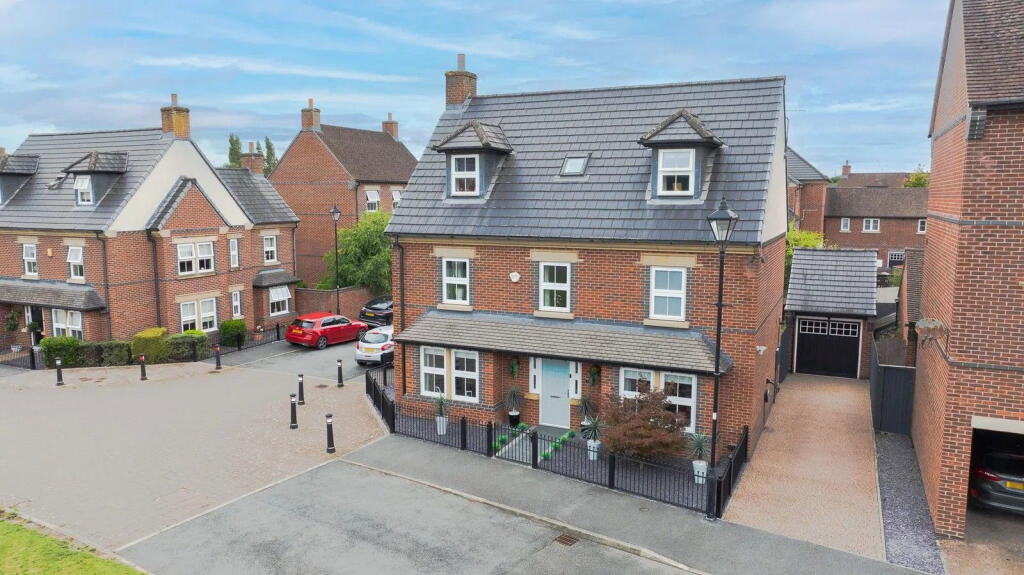 5-bed detached on Stalbridge Drive, Sandymoor, £525,000