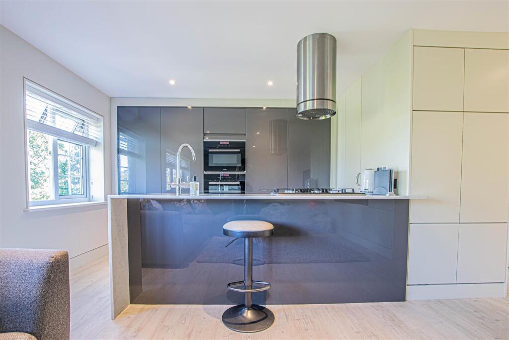Apartment in Broxbourne, Hertfordshire - View 3