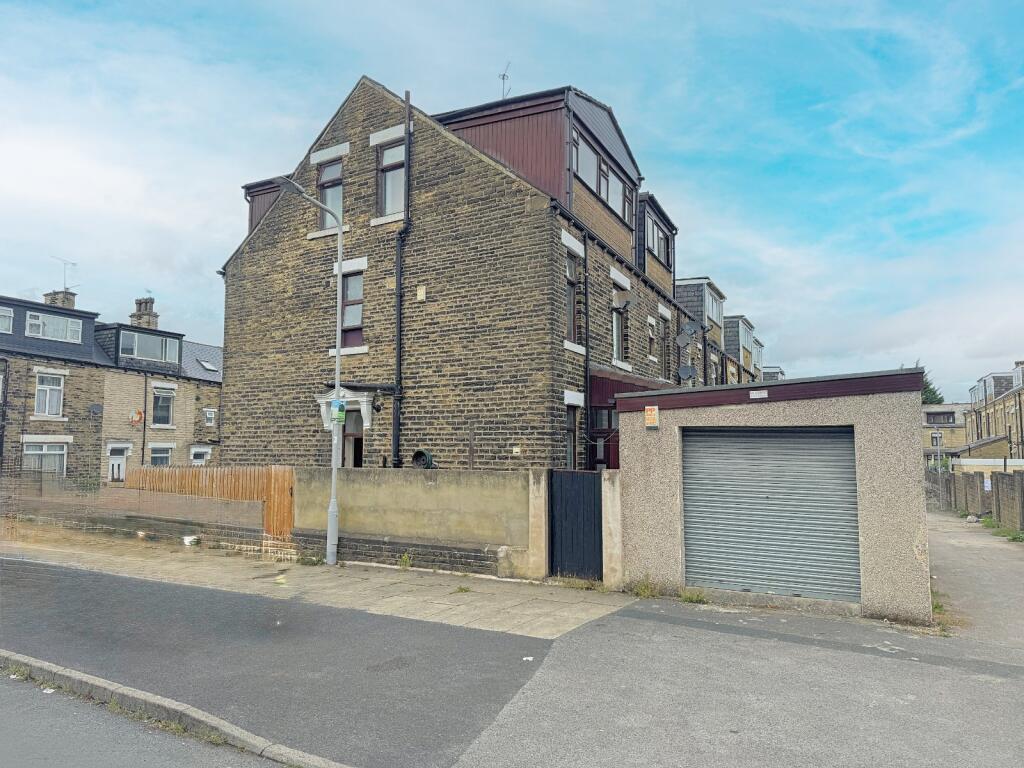 Burnett Place, Marshfields, Bradford, BD5