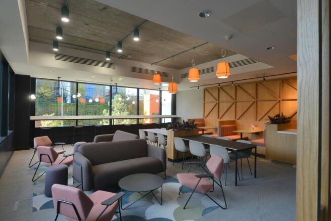 EQ Business Lounge