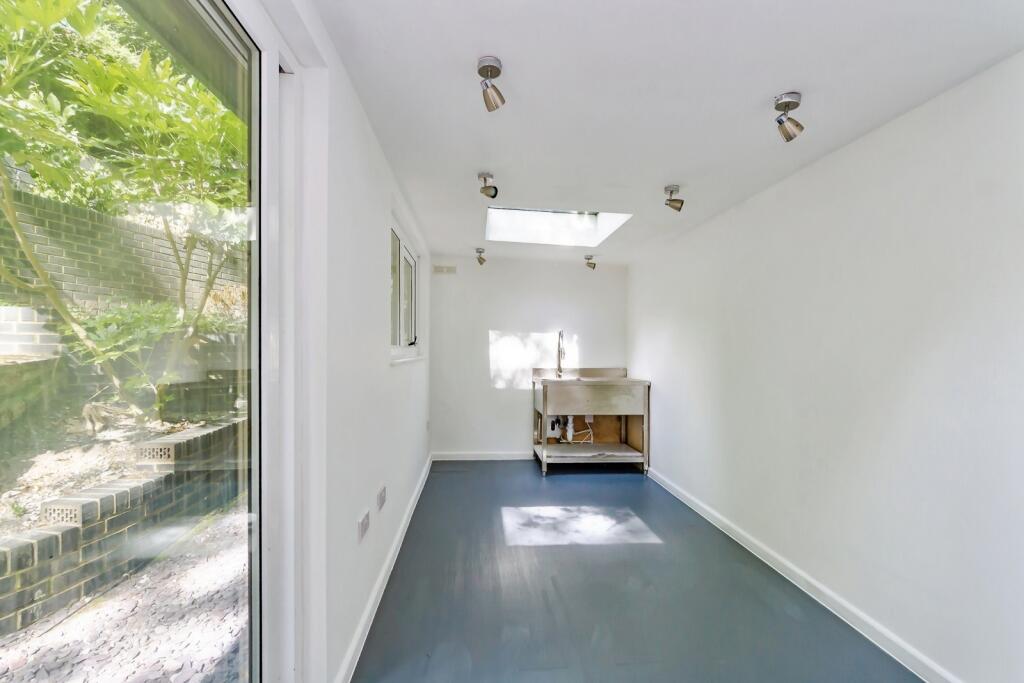 House in Croydon - More