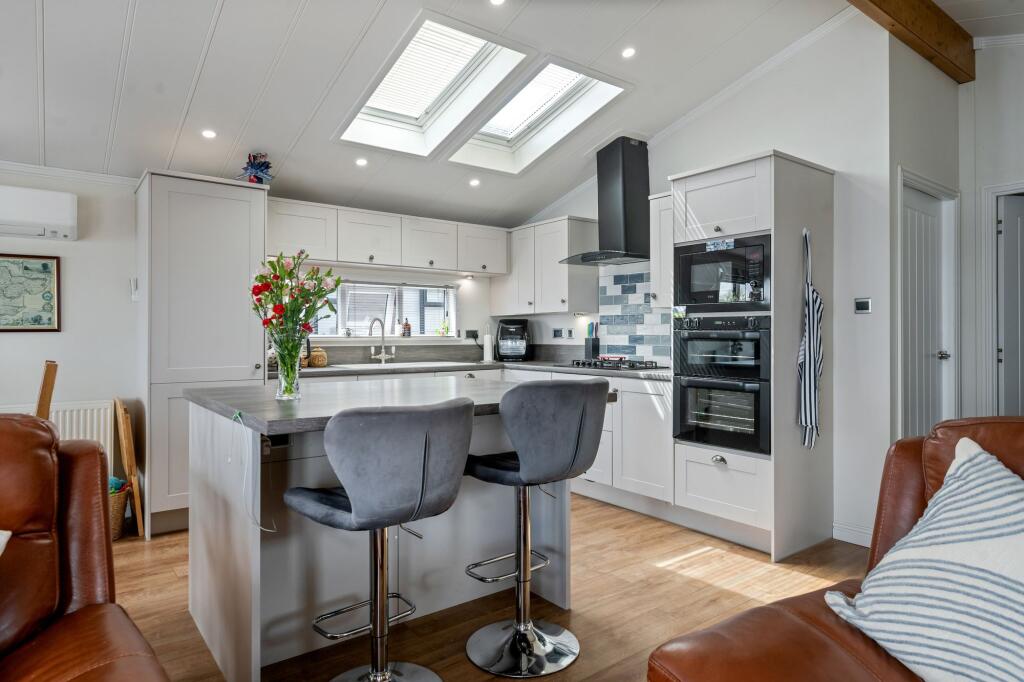 Barholm Road, Tallington, PE9 photo 3