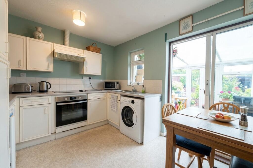 Buttercup Close, Seaton, Devon photo 3