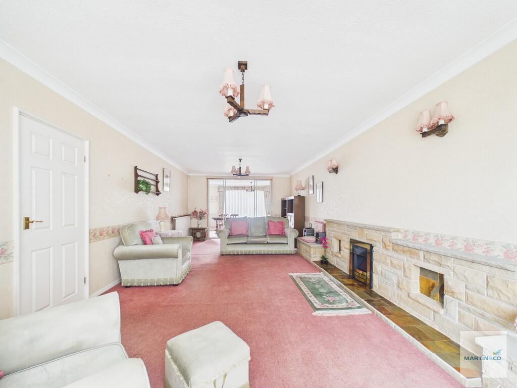 House in Nottingham, Bramcote - View 3