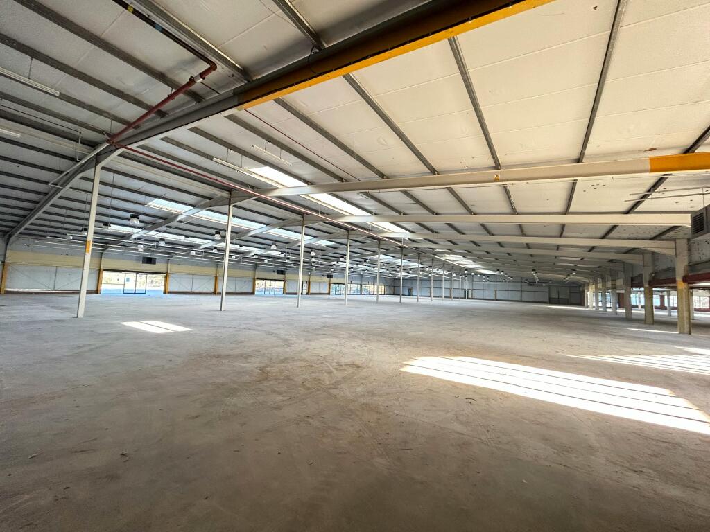 Interior 11 5089.jpg