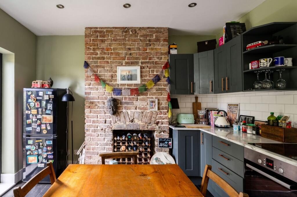 2 bedroom maisonette for rent