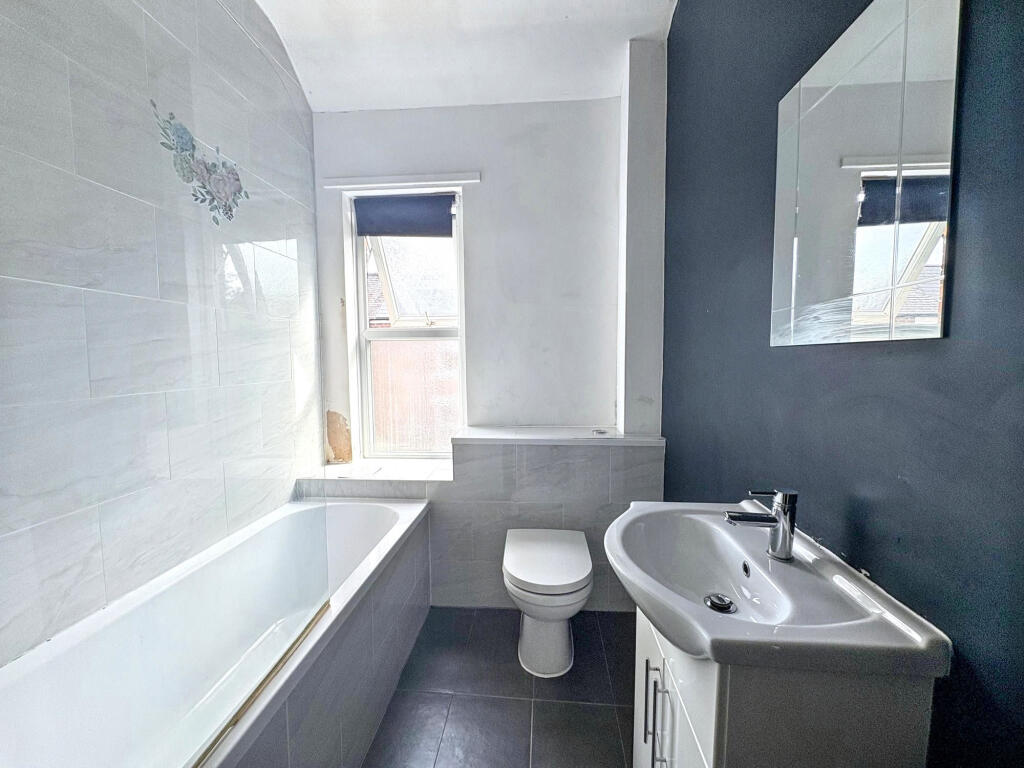 Apartment in Newcastle upon Tyne - View 5