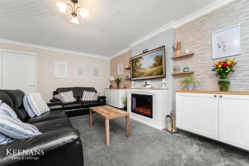 Cleveland Close, Clifton, Swinton, Manchester photo 4