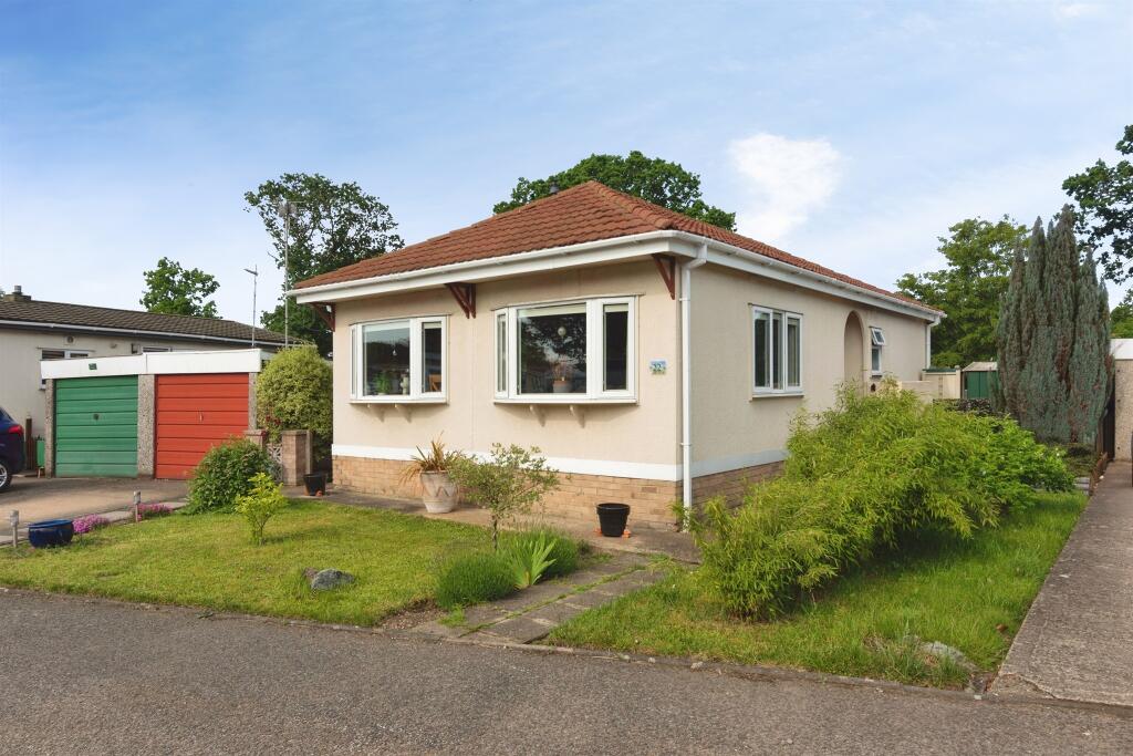 2-bed caravan on Broxburn Park, South Hykeham, LINCOLN, £150,000