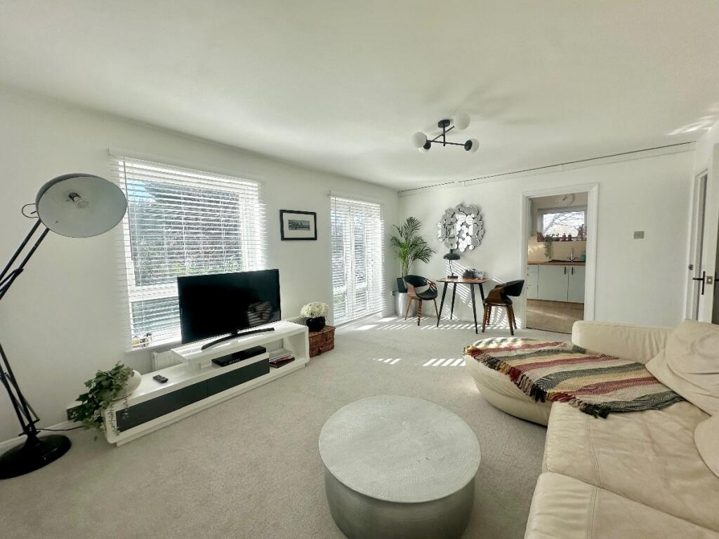 Sunnydene Close, Harold Wood, Romford photo 3