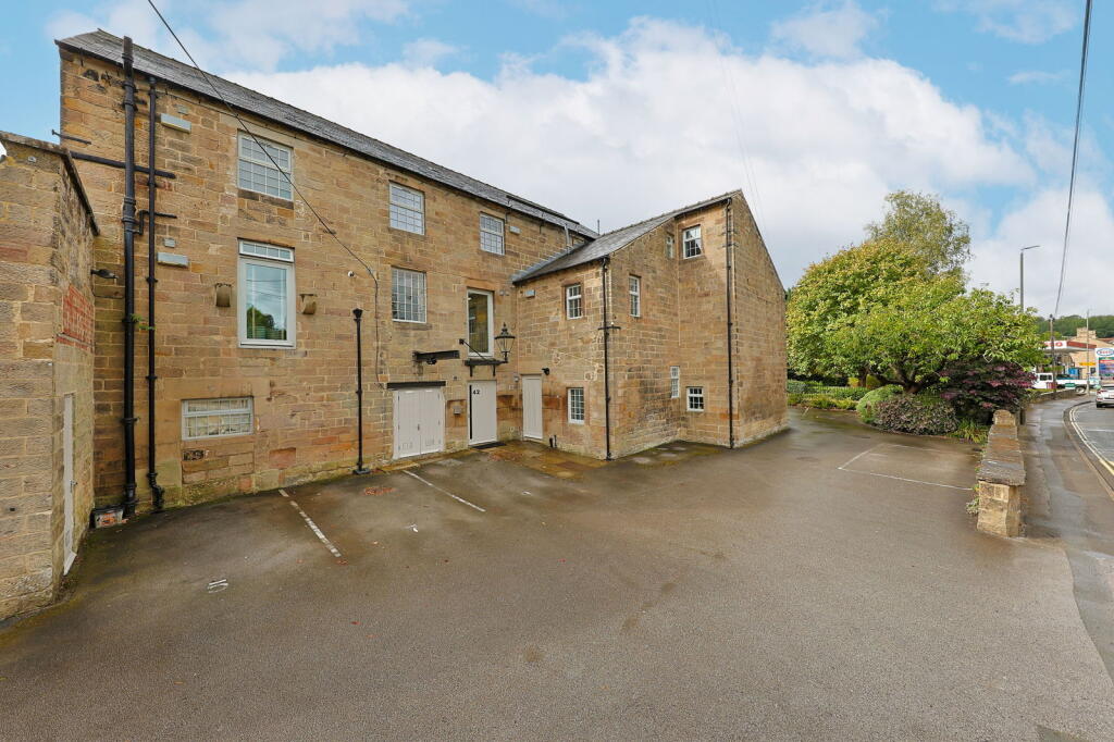 Main image of property: 42 Matlock Green, Matlock, DE4 3BX
