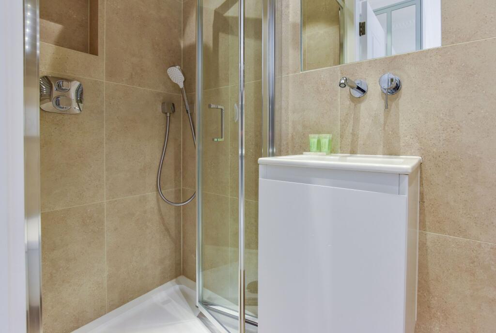 Apartment in London, Paddington - View 5