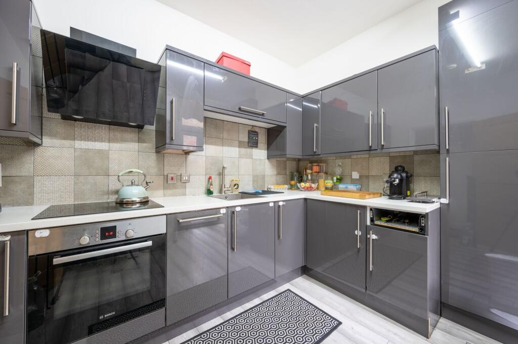 Apartment in London - More