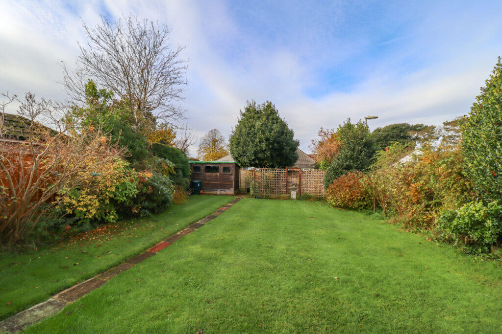 Richmond Close, Hayling Island photo 2