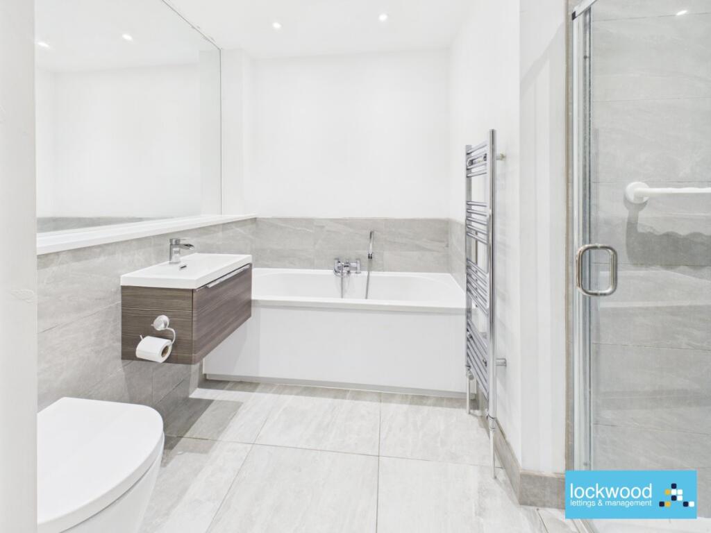 Apartment in Spelthorne, Surrey - View 3