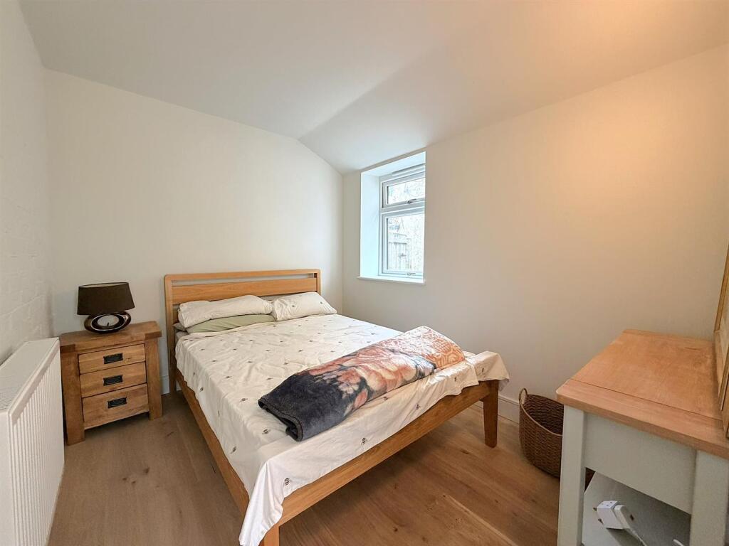 Apartment in Southend-on-Sea, Leigh-on-Sea - More