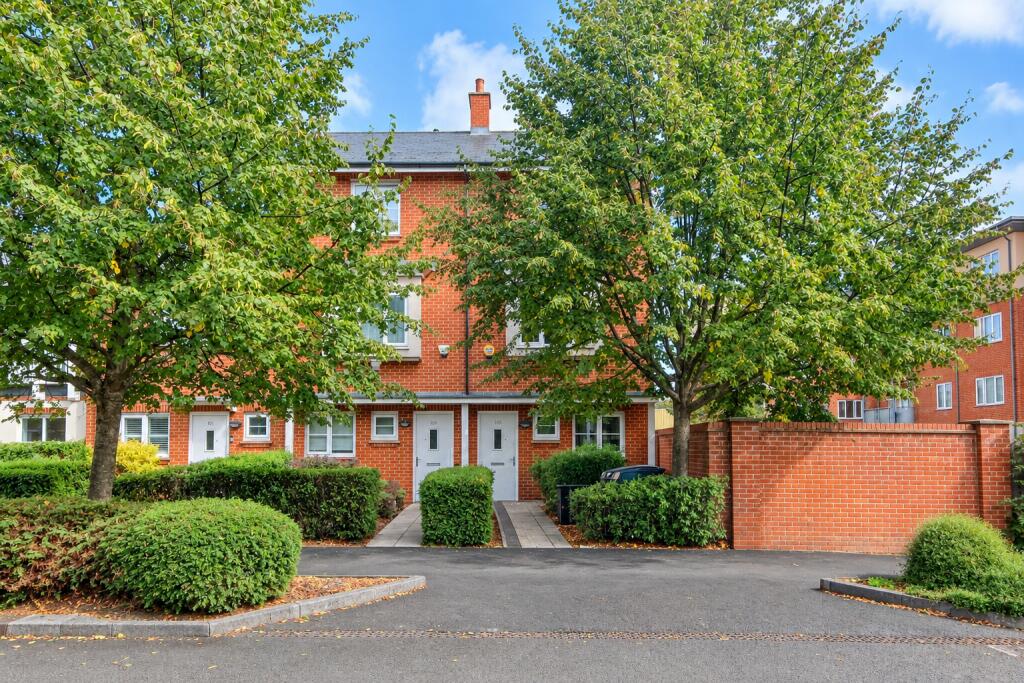 3-bed terraced on Chequers Avenue, High Wycombe, Buckinghamshire, HP11, £500,000