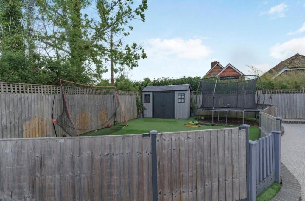 Dunsfold Road, Alfold - View 5