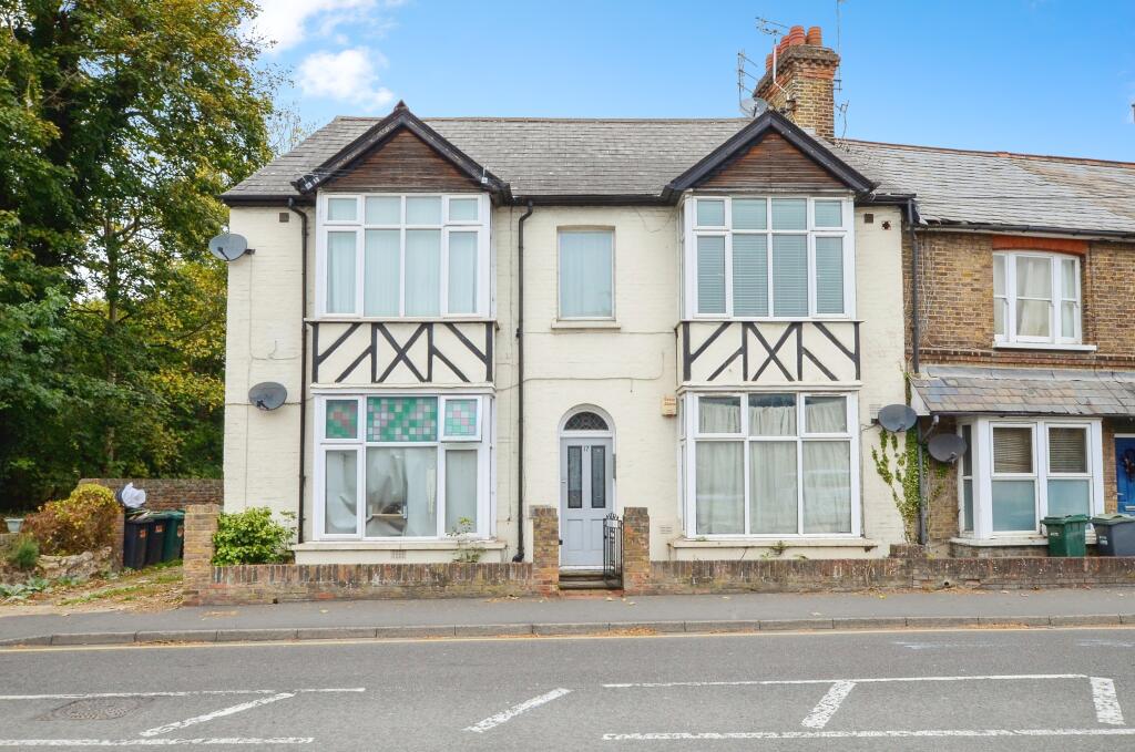 1-bed flat on Park Road, Rickmansworth, WD3, £190,000