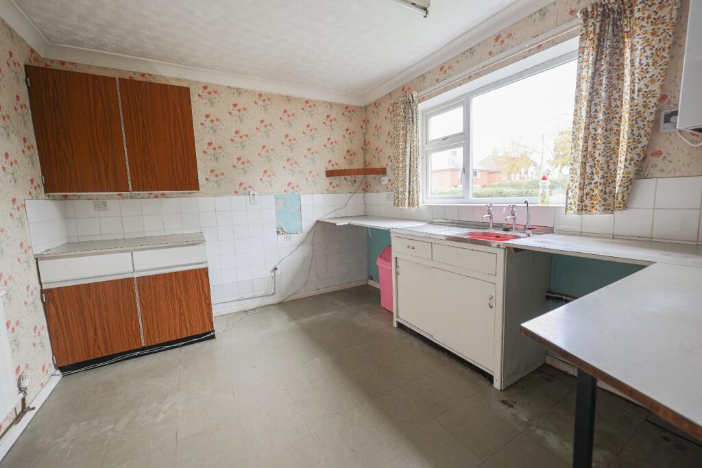St. Peters Avenue, Lincoln, Lincolnshire, LN6 photo 2