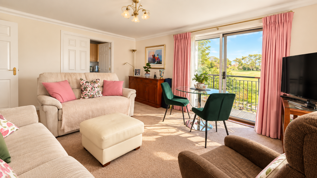 Apartment in Eastleigh, Hound - View 2
