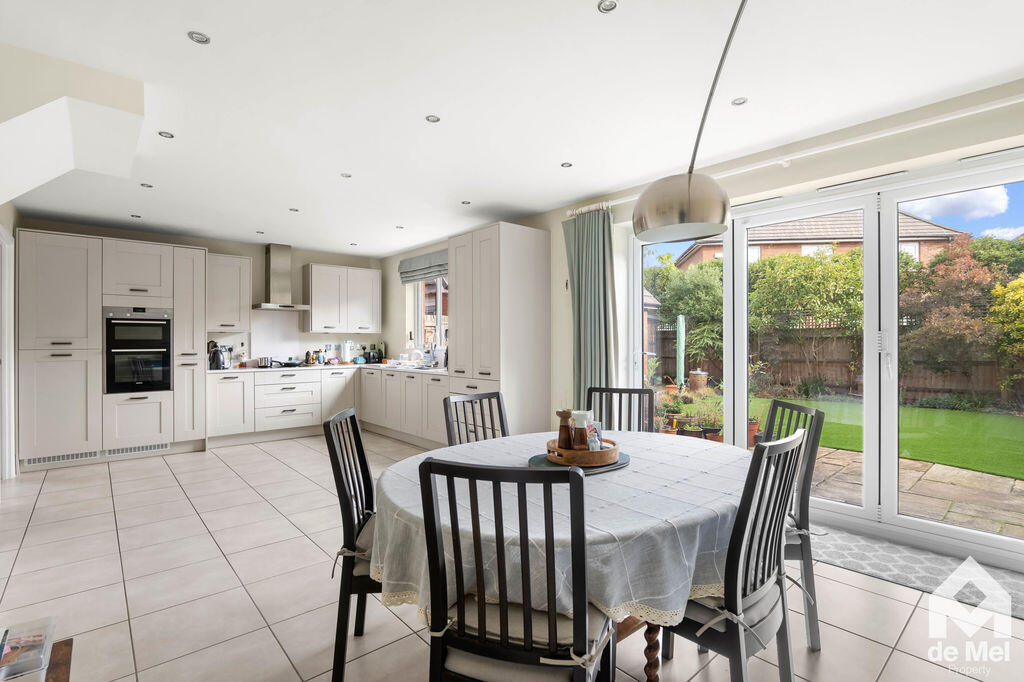 House in Cheltenham, Bishop's Cleeve - View 3