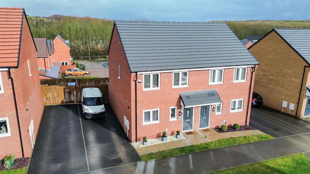 Main image of property: Harviston Avenue, Gedling, Nottingham