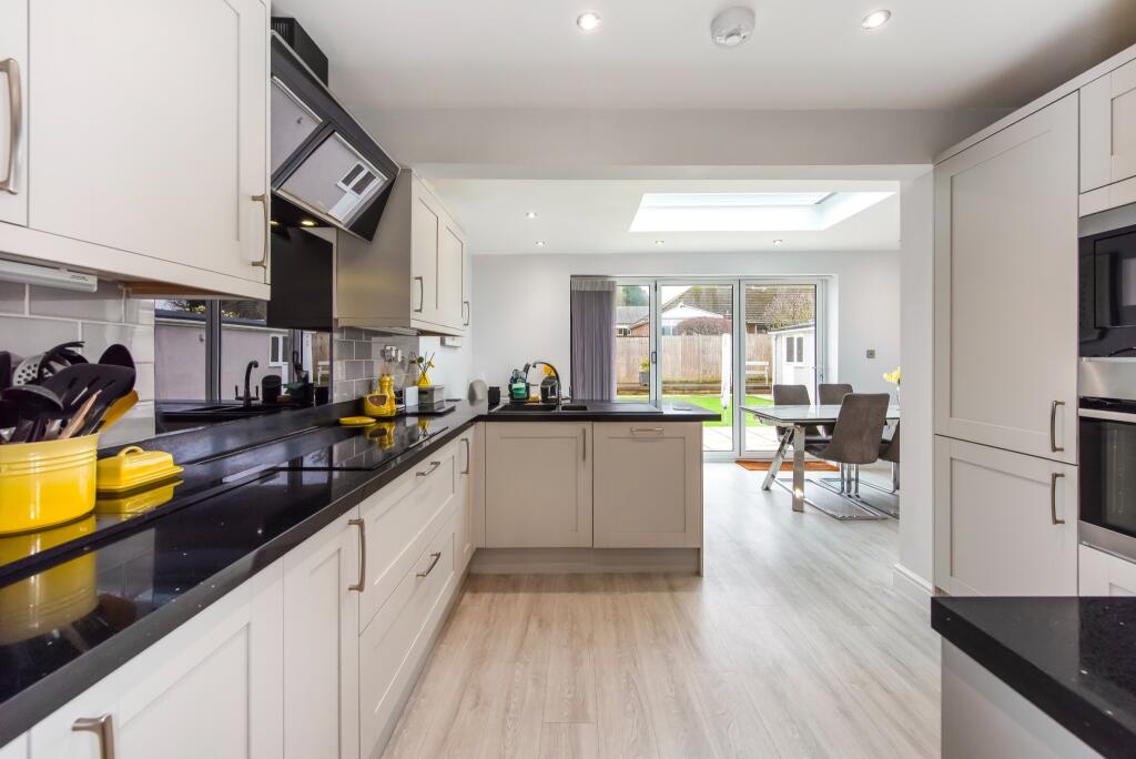 Hope Road, West End photo 3