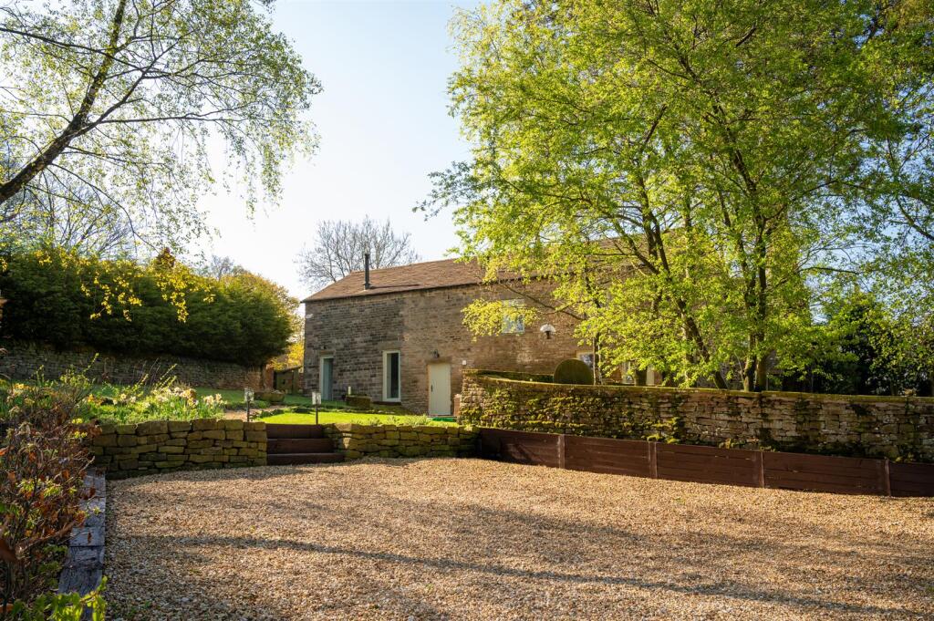 Main image of property: Chapel-En-Le-Frith, High Peak
