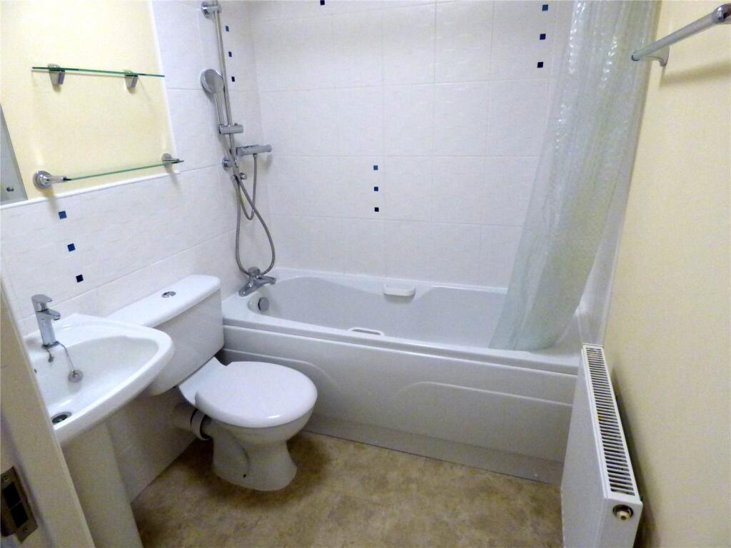 Apartment in Kirklees, West Yorkshire - View 5