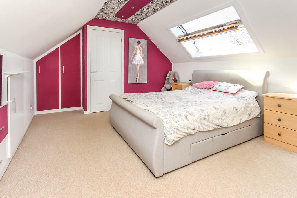 House in Great Doddington, North Northamptonshire - More