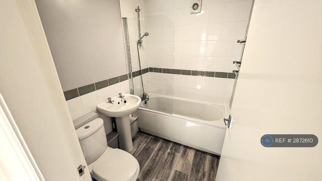 Apartment in Grimsby, Holme Hill - More