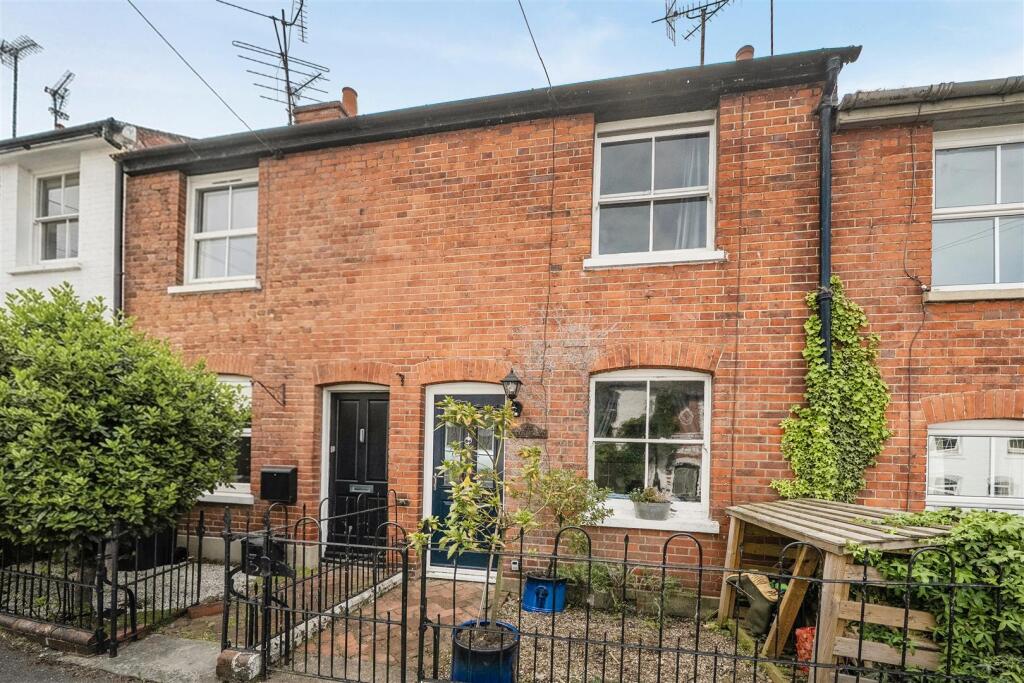 Main image of property: Brook Street, Twyford, Reading, Berkshire, RG10