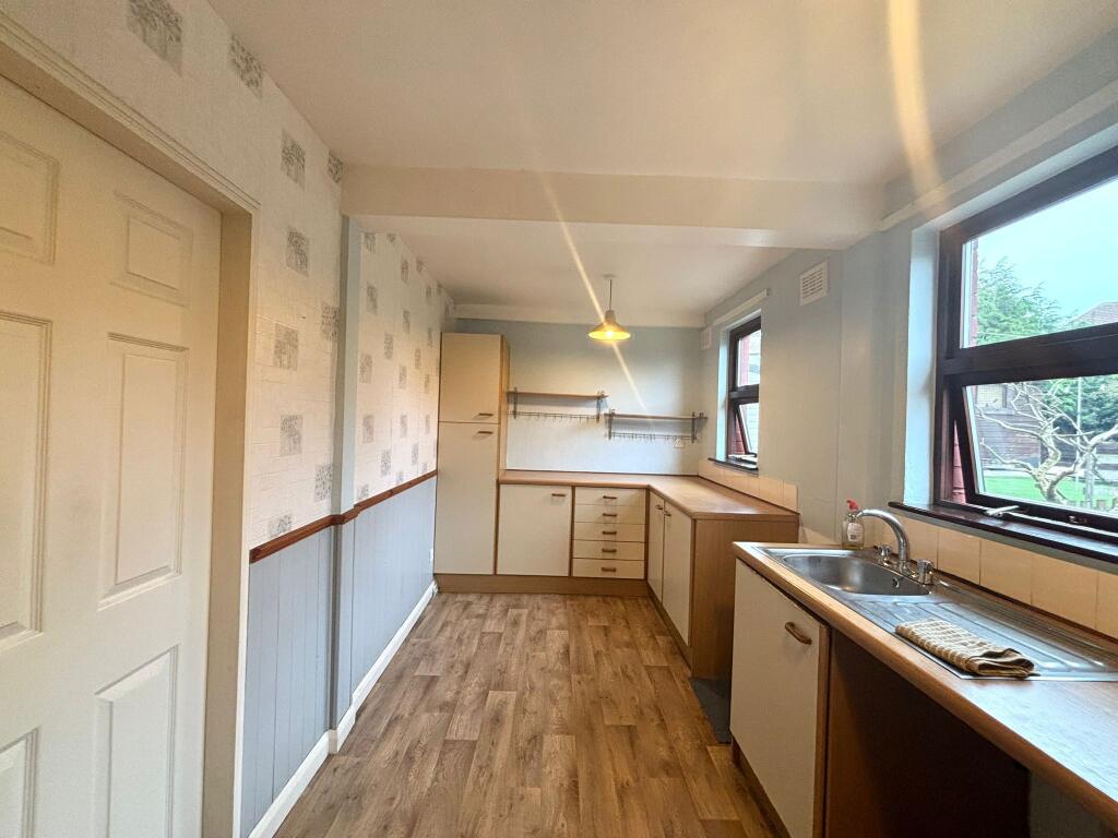 House in Bradford, Thornton - View 4