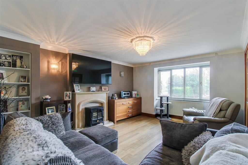 House in Wakefield, Outwood - More