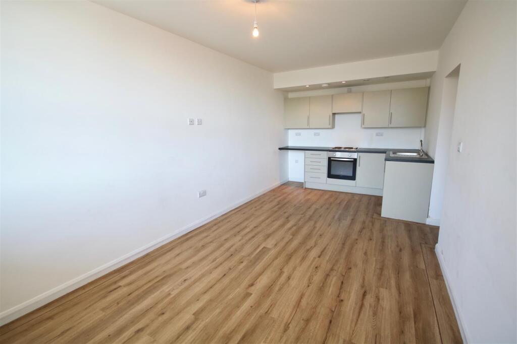 Apartment in Portsmouth - View 4