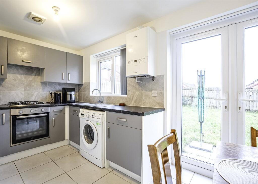Parkgate Close, New Ollerton, Newark, Nottinghamshire, NG22 photo 2