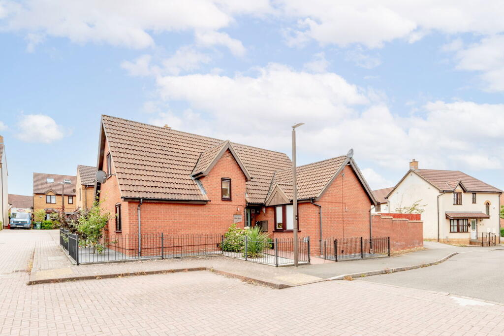 Main image of property: Abbotsbury, Westcroft, Milton Keynes, MK4 4EY