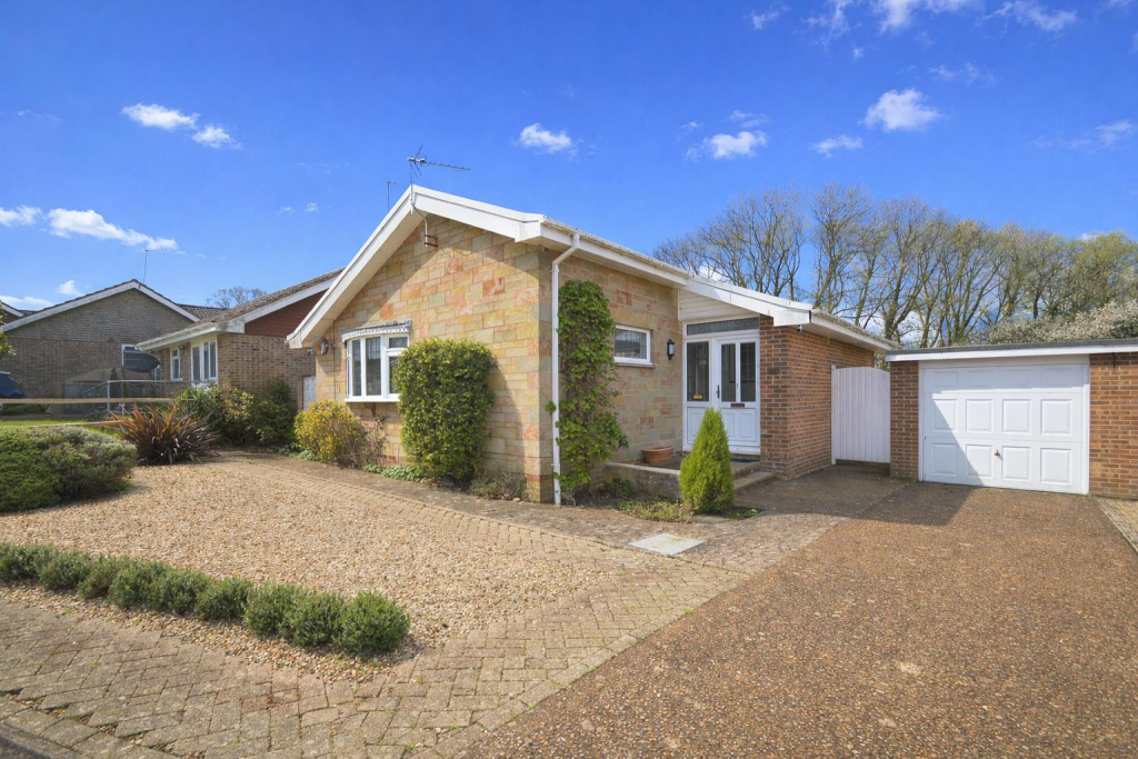 Main image of property: CHAIN FREE * SANDOWN