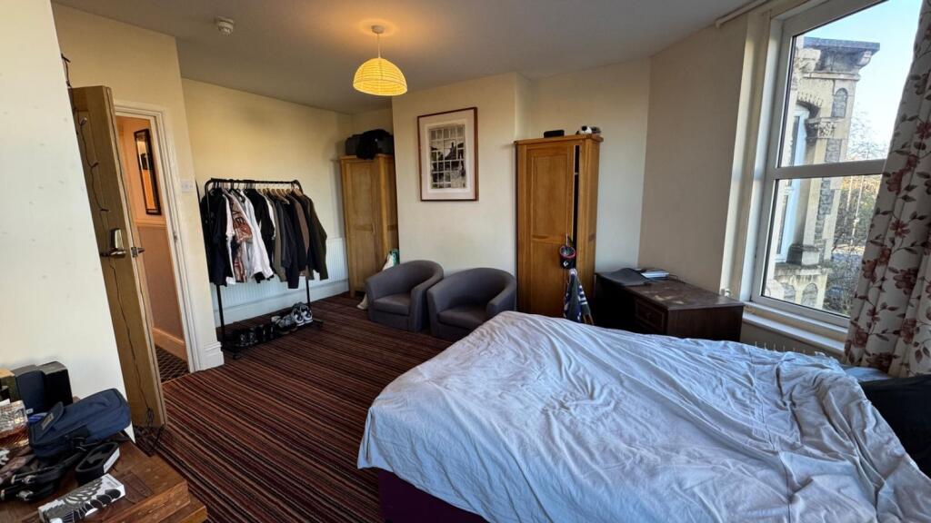 6 bedroom terraced house for rent
