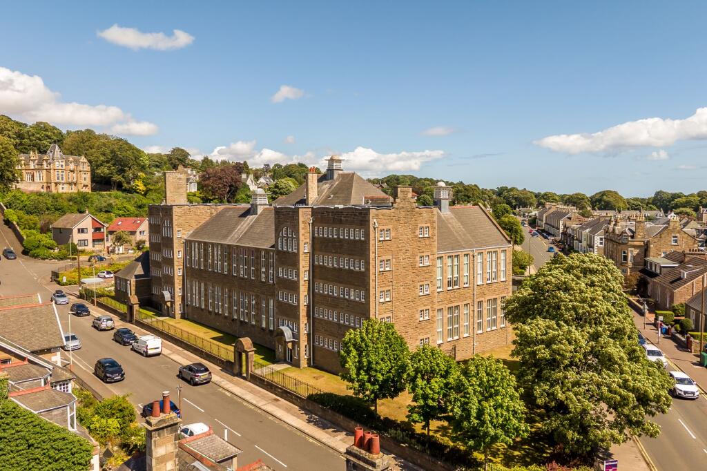 Main image of property: 6 Whinny Brae, Broughty Ferry, DD5 2HW