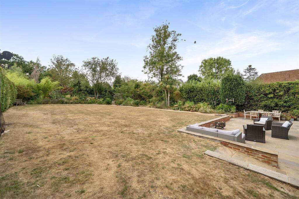 House in Guildford, East Horsley - View 2