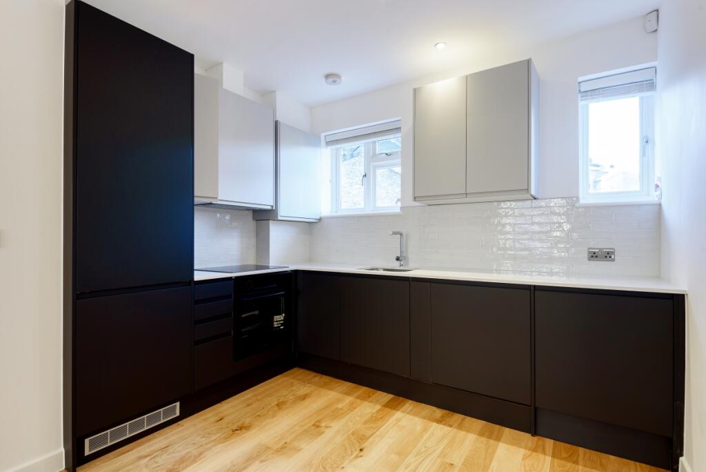 House in London - View 3