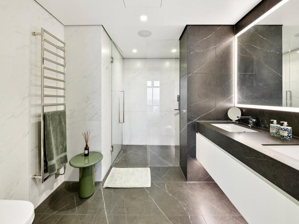 Centre Point Residences, 103 New Oxford Street, WC1A - Mehr